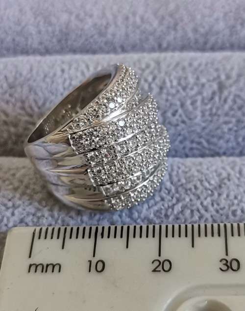 DISCOUNT!!! Dazzling Silver Ring