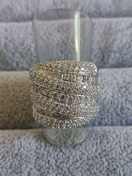 DISCOUNT!!! Dazzling Silver Ring