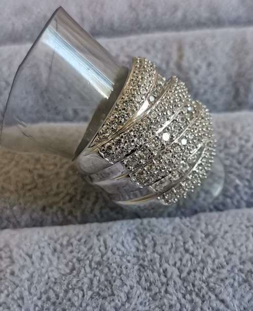 DISCOUNT!!! Dazzling Silver Ring