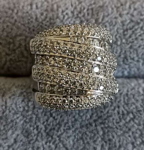 DISCOUNT!!! Dazzling Silver Ring