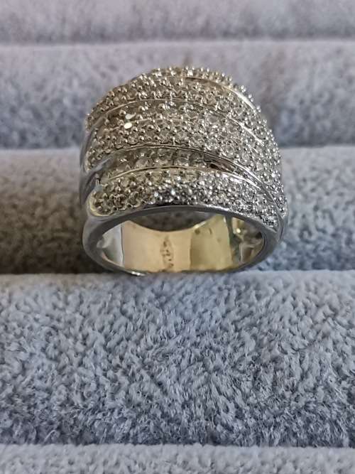 DISCOUNT!!! Dazzling Silver Ring