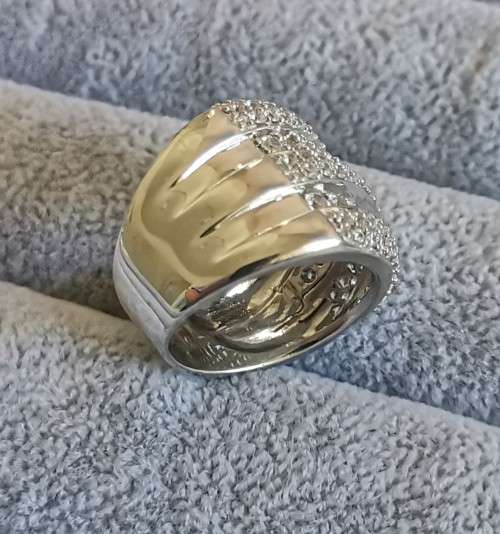 DISCOUNT!!! Dazzling Silver Ring