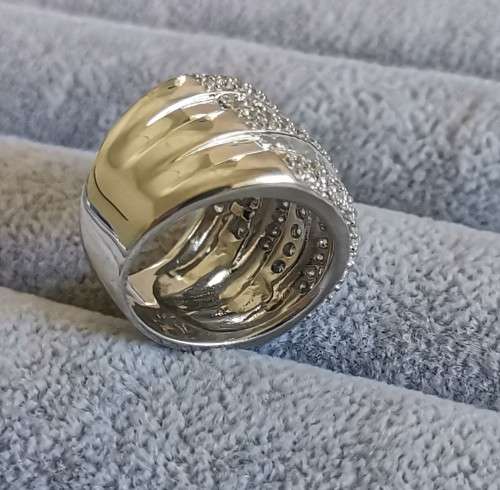 DISCOUNT!!! Dazzling Silver Ring