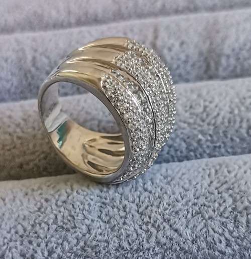 DISCOUNT!!! Dazzling Silver Ring