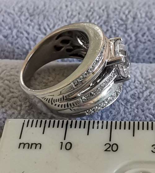DISCOUNT!!! Dazzling Silver Ring