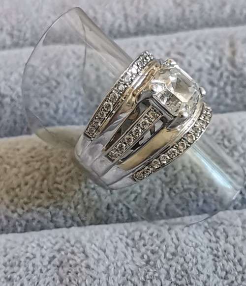 DISCOUNT!!! Dazzling Silver Ring