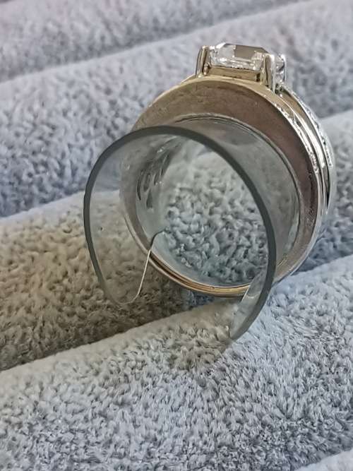DISCOUNT!!! Dazzling Silver Ring