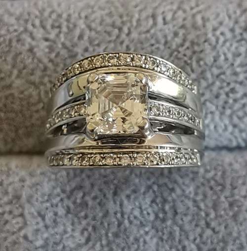 DISCOUNT!!! Dazzling Silver Ring