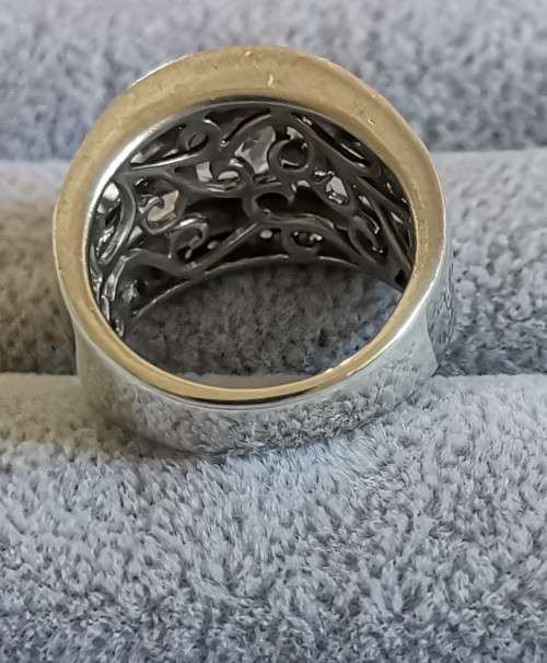 DISCOUNT!!! Dazzling Silver Ring