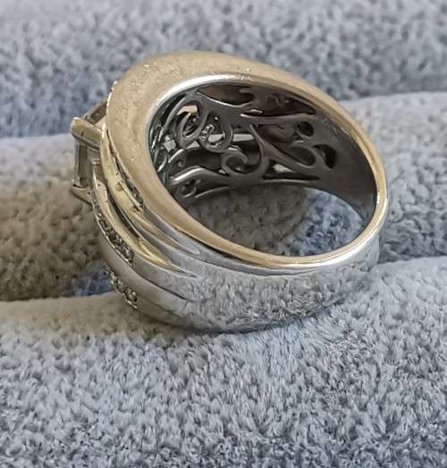 DISCOUNT!!! Dazzling Silver Ring