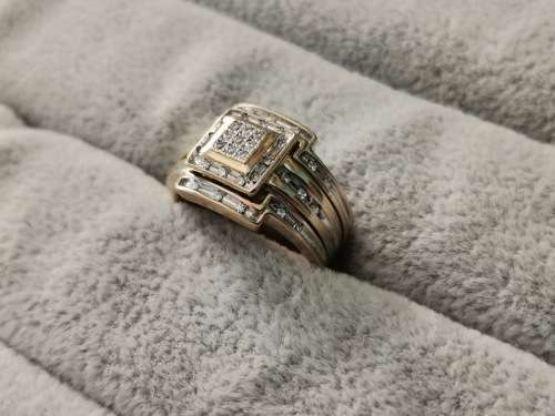 9ct Gold Diamond Ring