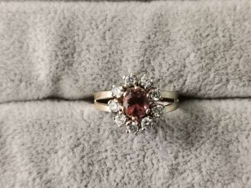 Dazzling 9ct Gold Ring