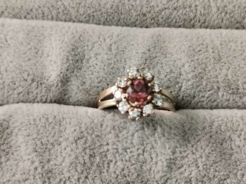 Dazzling 9ct Gold Ring