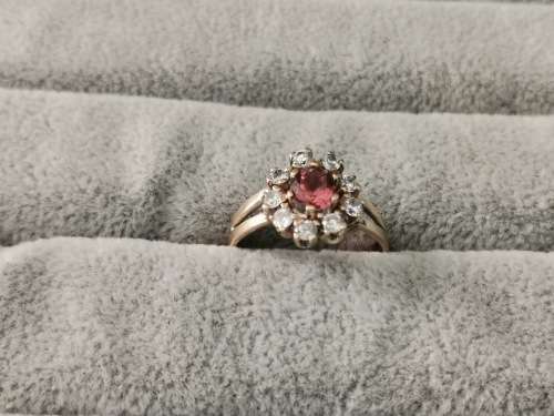Dazzling 9ct Gold Ring