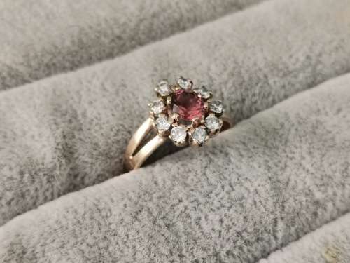 Dazzling 9ct Gold Ring