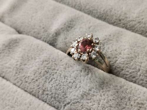 Dazzling 9ct Gold Ring