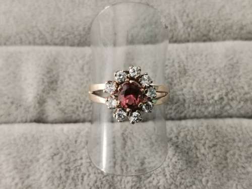 Dazzling 9ct Gold Ring