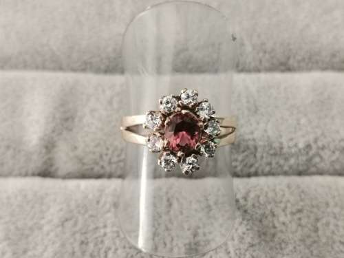 Dazzling 9ct Gold Ring