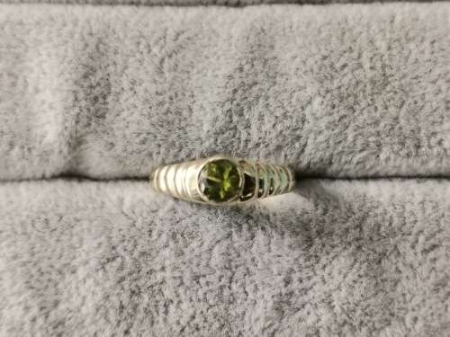 9ct Gold Peridot Ring