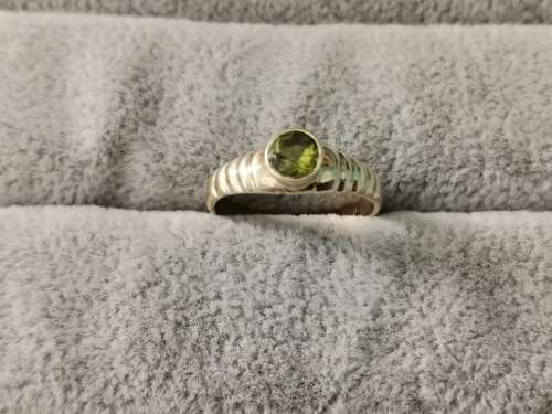 9ct Gold Peridot Ring
