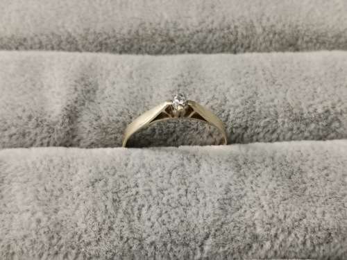 9ct Gold Solitaire Ring