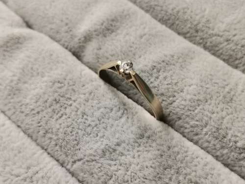 9ct Gold Solitaire Ring