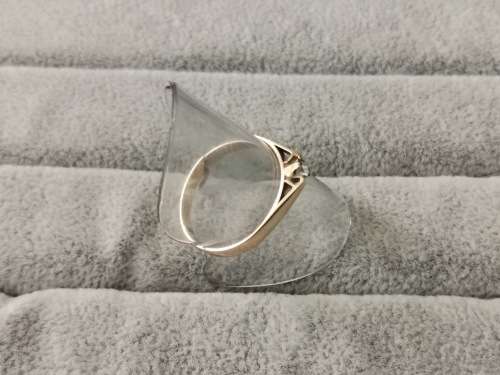 9ct Gold Solitaire Ring