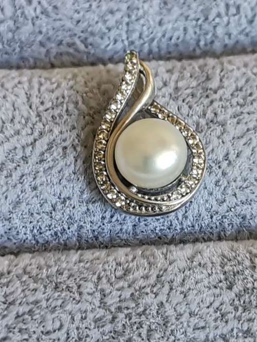 DISCOUNT!!! Silver Pearl Pendant