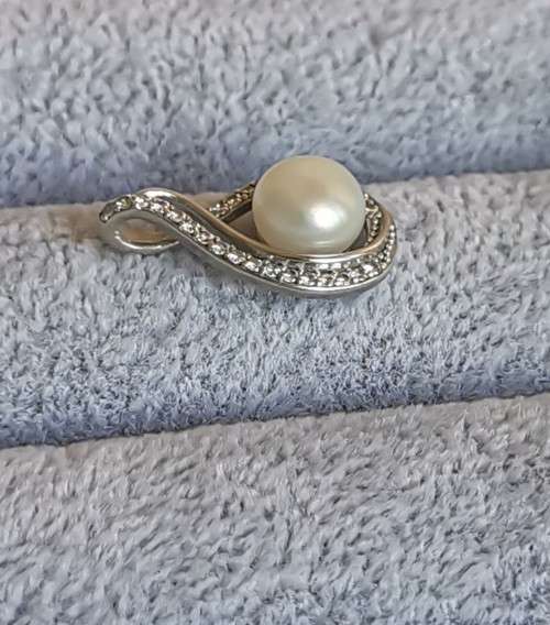 DISCOUNT!!! Silver Pearl Pendant