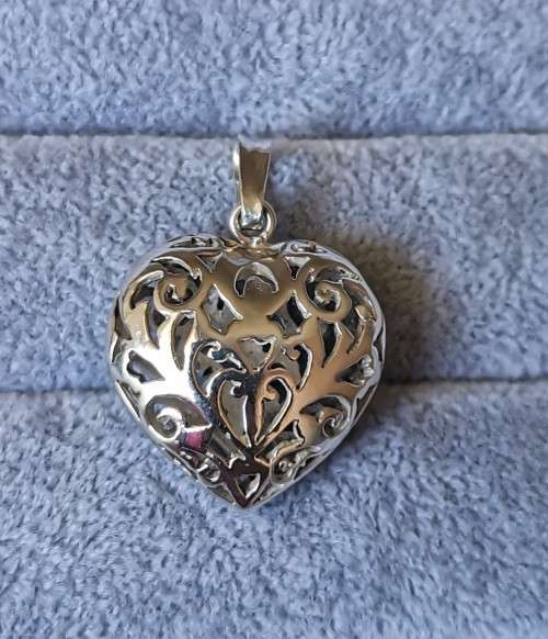 DISCOUNT!!! Detailed Silver Heart Pendant