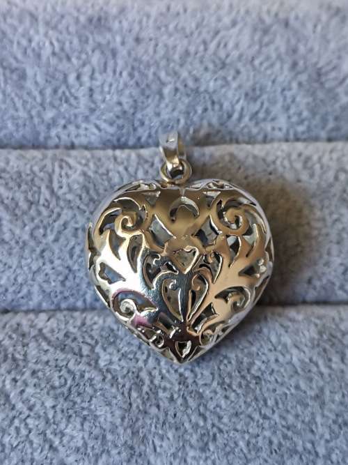 DISCOUNT!!! Detailed Silver Heart Pendant