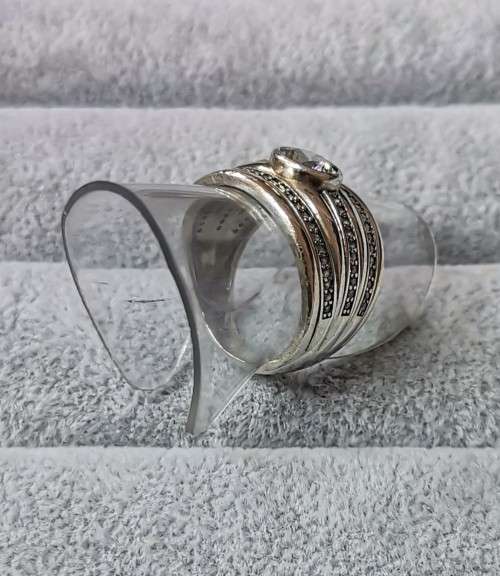 DISCOUNT!!! Stunning Silver Ring