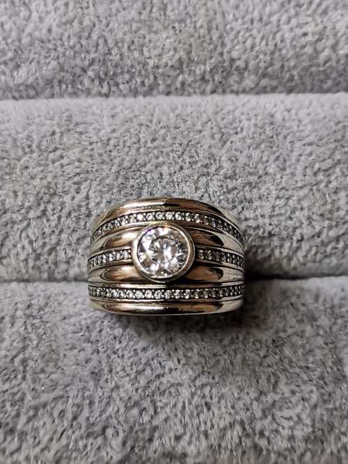 DISCOUNT!!! Stunning Silver Ring