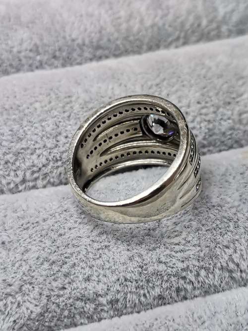 DISCOUNT!!! Stunning Silver Ring