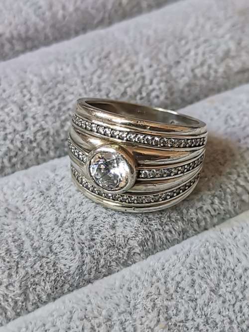 DISCOUNT!!! Stunning Silver Ring
