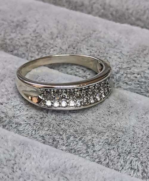 DISCOUNT!!! Dazzling Silver Ring