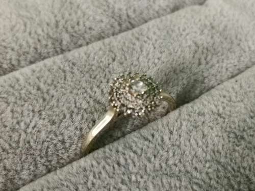 Dazzling 9ct Gold Ring