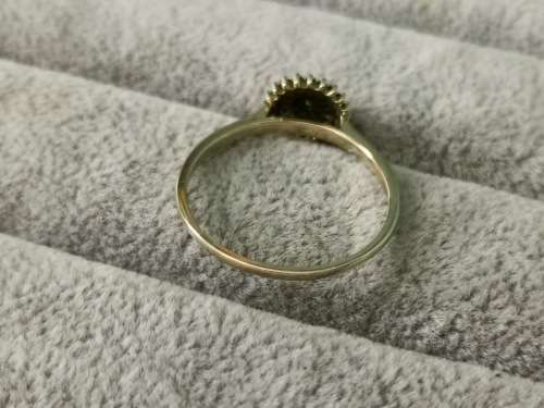 Dazzling 9ct Gold Ring