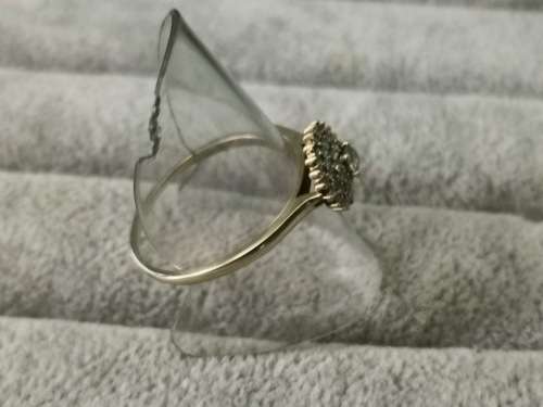 Dazzling 9ct Gold Ring