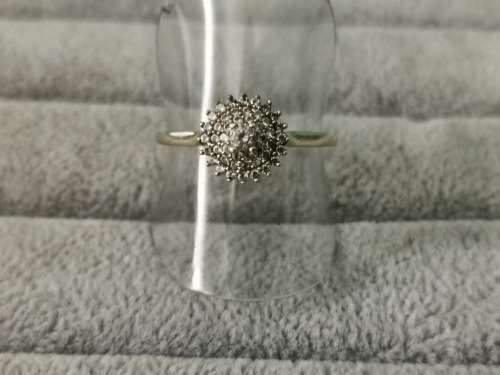 Dazzling 9ct Gold Ring