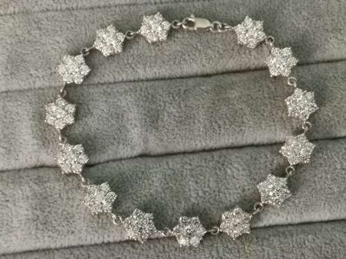 DISCOUNT!!! Silver Flower Bracelet