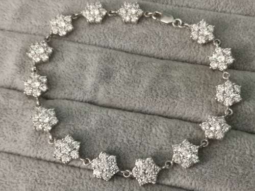 DISCOUNT!!! Silver Flower Bracelet
