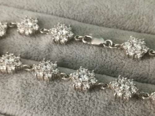 DISCOUNT!!! Silver Flower Bracelet
