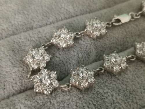 DISCOUNT!!! Silver Flower Bracelet