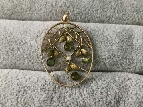 Gorgeous 9ct Gold Pendant