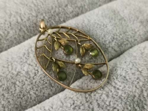 Gorgeous 9ct Gold Pendant
