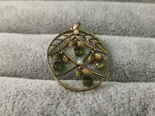 Gorgeous 9ct Gold Pendant