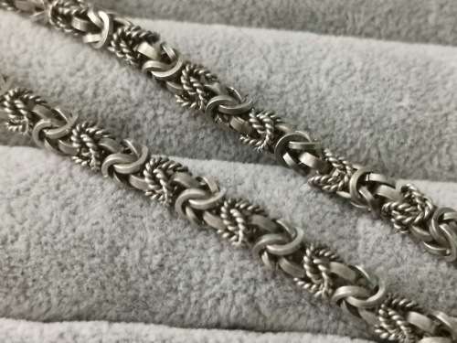 DISCOUNT!!! Stunning Silver Chain