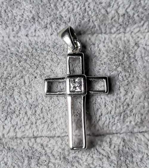 DISCOUNT!!! Dainty Silver Cross Pendant