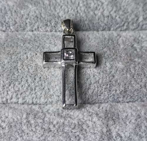 DISCOUNT!!! Dainty Silver Cross Pendant